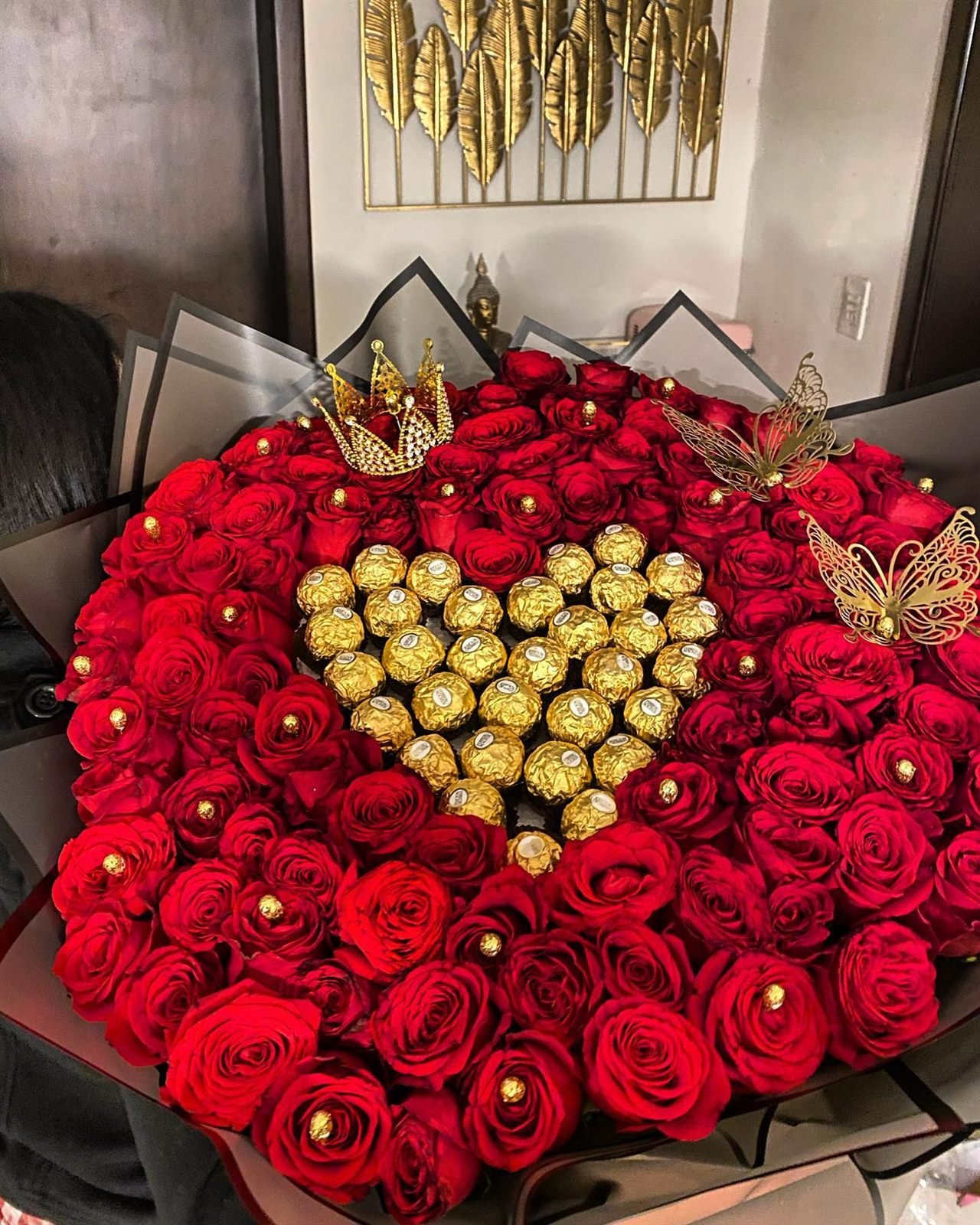 Arreglo en forma de corazón con rosas rojas de Florería Colibrí